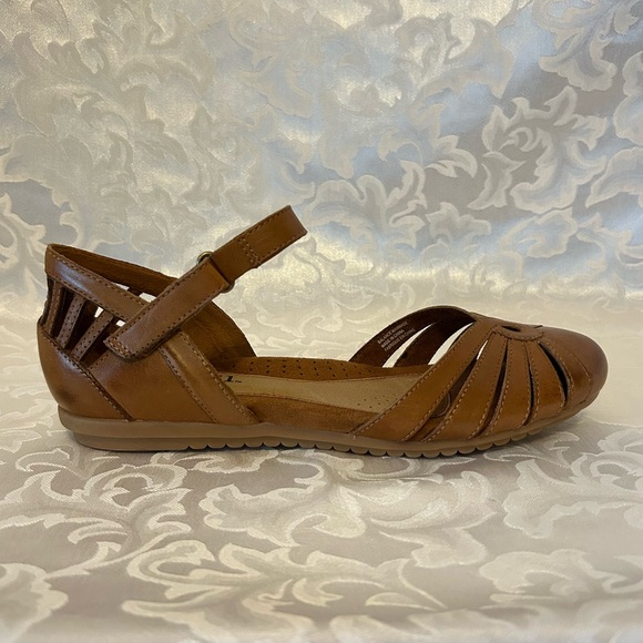 NWOT Cobb Hill By New Balance Brown Leather Flats With Decorative Cutouts, 9N - Picture 2 of 12